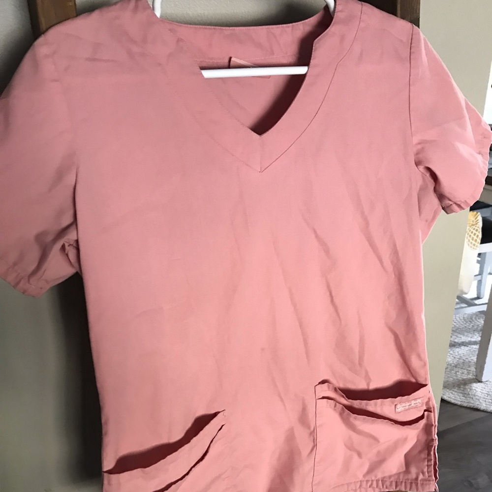 💜4/$10 3/$8 Pink scrub top